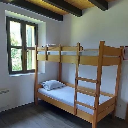 Dom Dr Klementa Juga V Lepeni Gasthof *